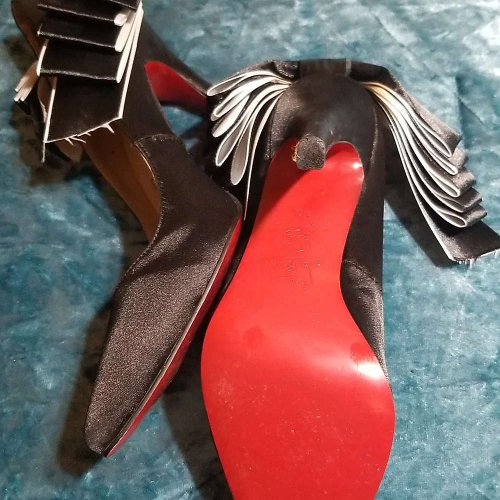 Christian Louboutin size 9 - Picture 2 of 2